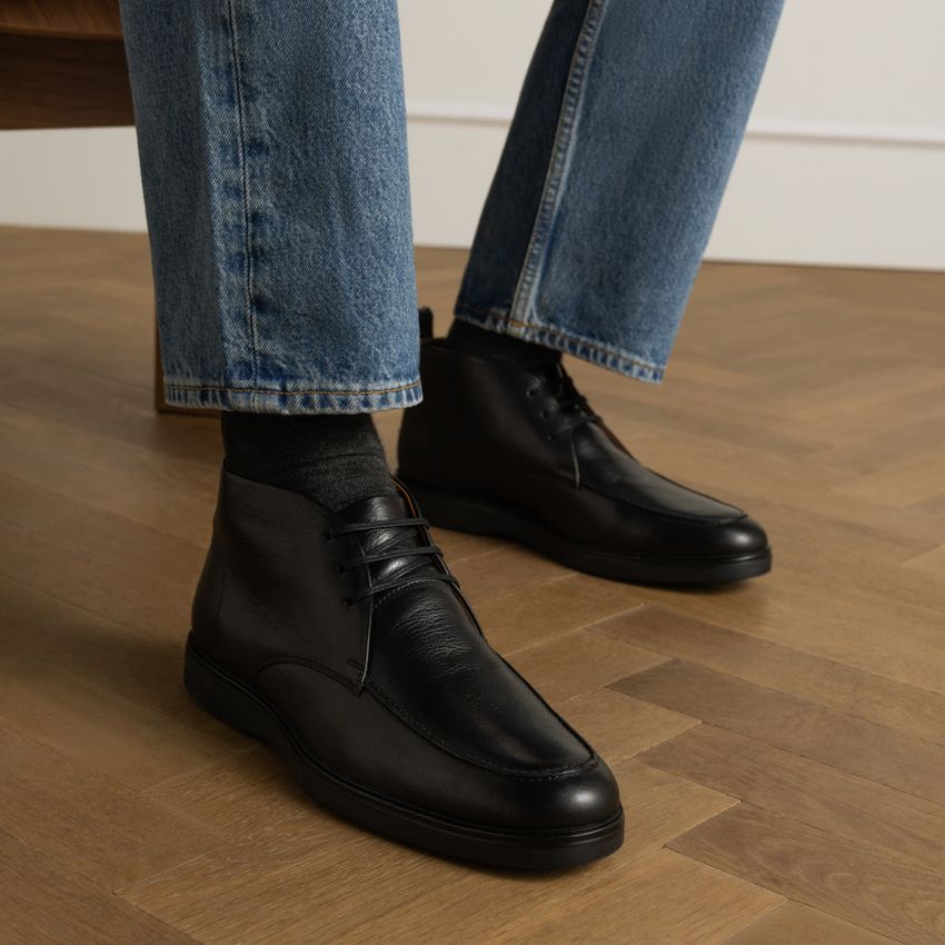 Schwarze Lederschnürschuhe