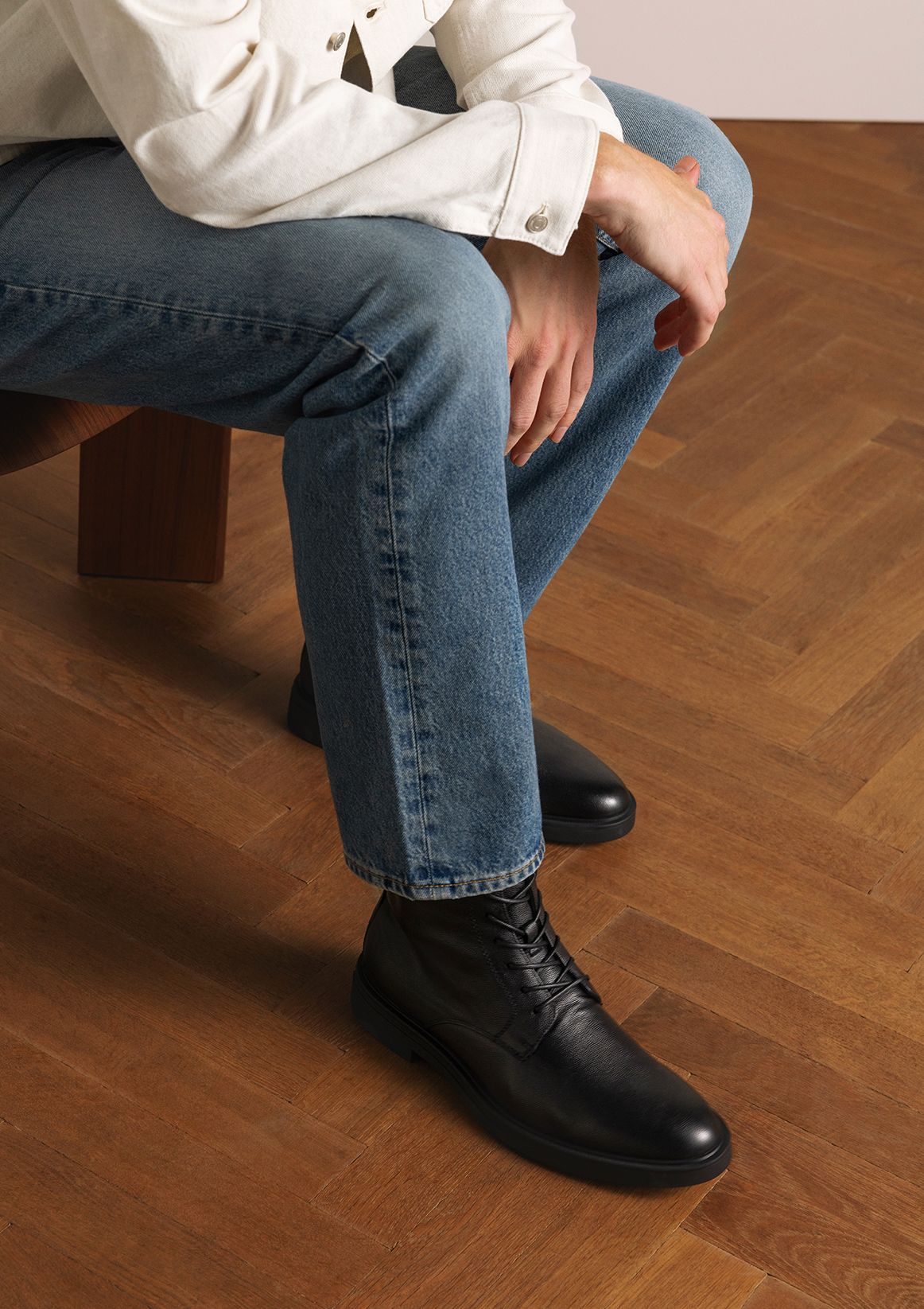Schwarze Lederschnürboots