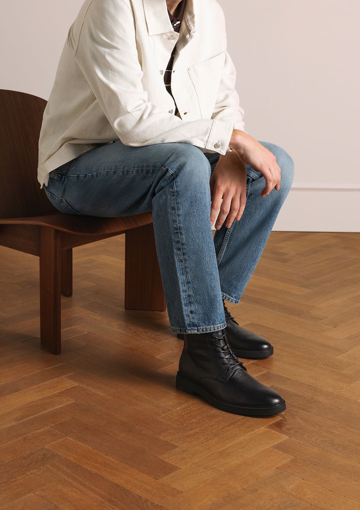 Schwarze Lederschnürboots
