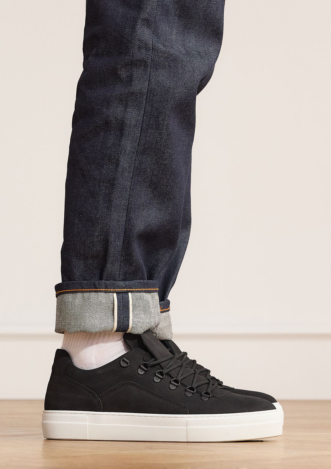 Schwarze Nubuk-Sneaker
