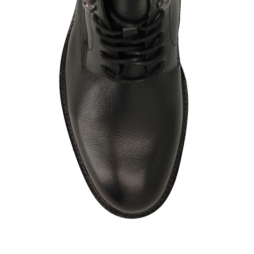 Zwarte leren veterboots