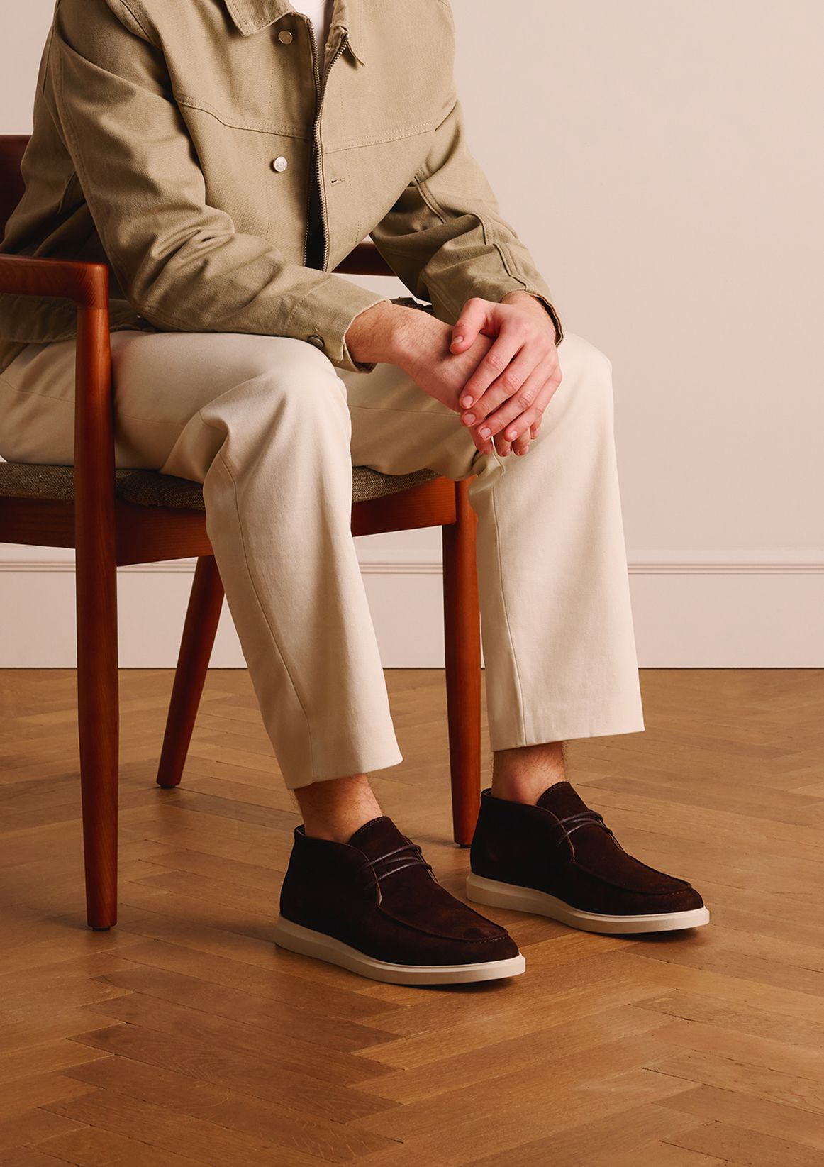 Braune Schnürboots aus Veloursleder