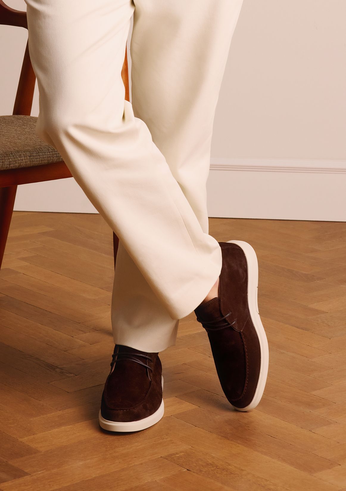 Braune Schnürboots aus Veloursleder