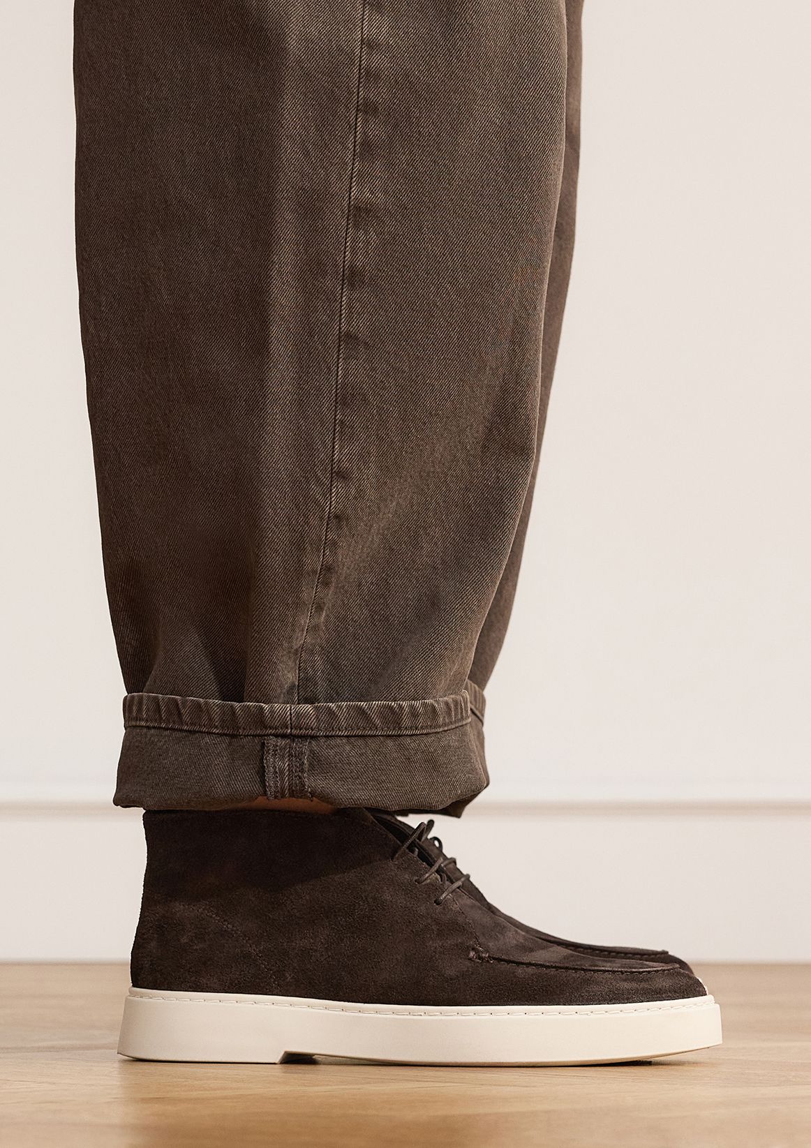 Braune Schnürboots aus Veloursleder