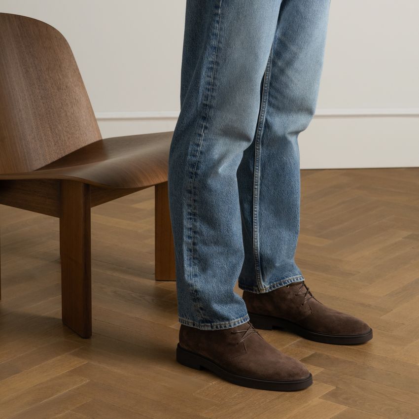 Braune Schnürboots aus Veloursleder