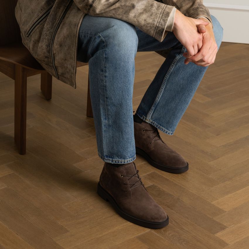 Braune Schnürboots aus Veloursleder