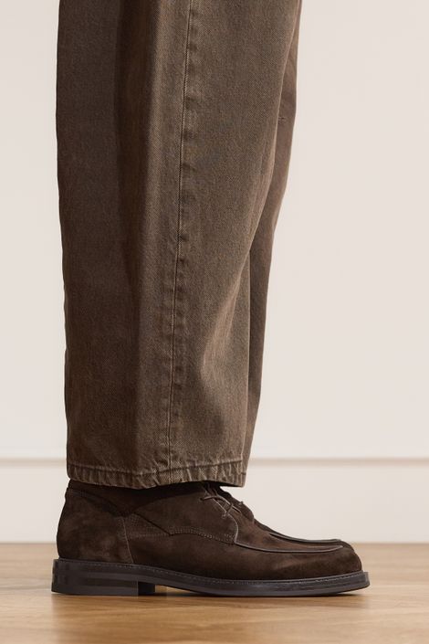 Braune Schnürboots aus Veloursleder