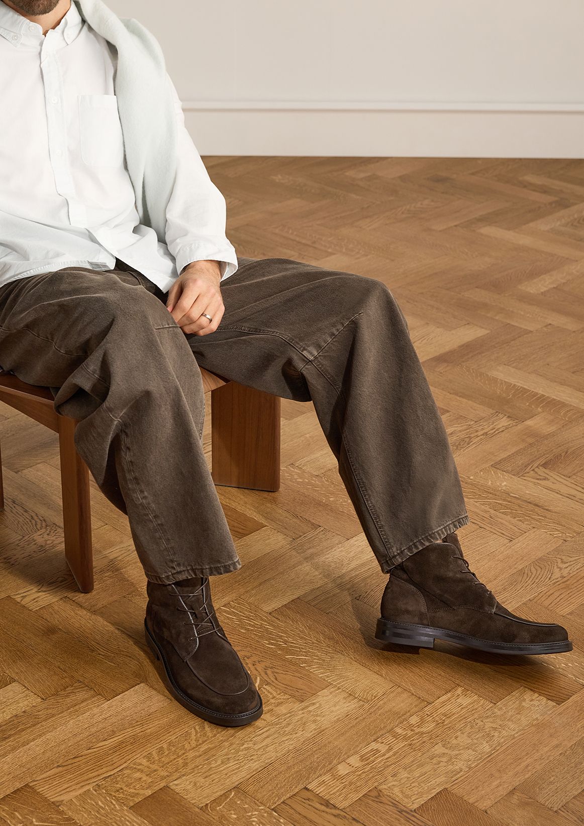 Braune Schnürboots aus Veloursleder