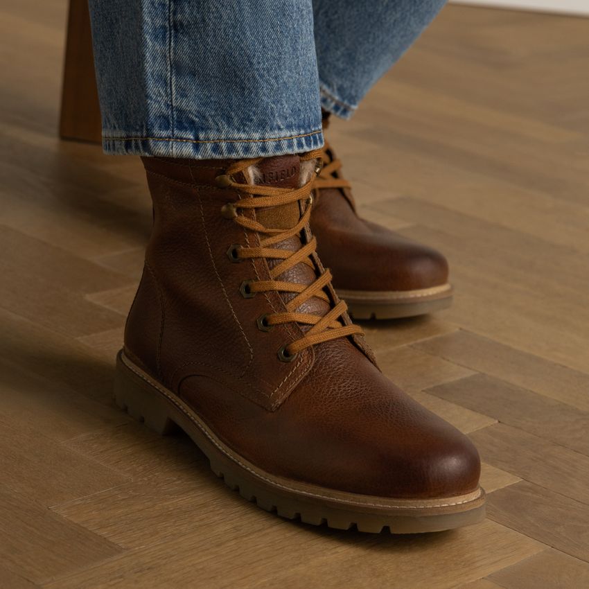 Cognacfarbene Lederboots mit Kunstfell