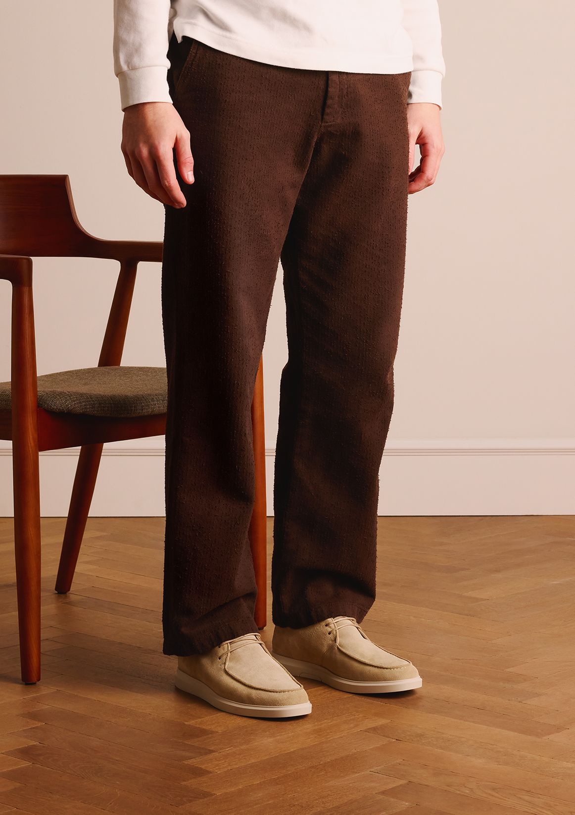 Beigefarbene Schnürboots aus Veloursleder