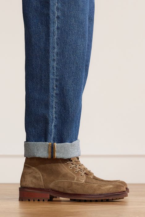 Taupefarbene Schnürboots aus Veloursleder