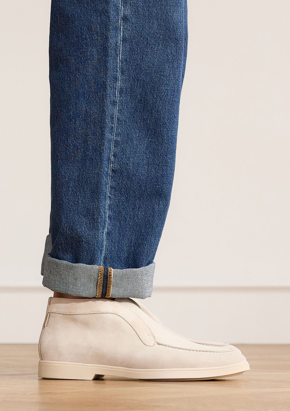 Beigefarbene Veloursleder-Loafer
