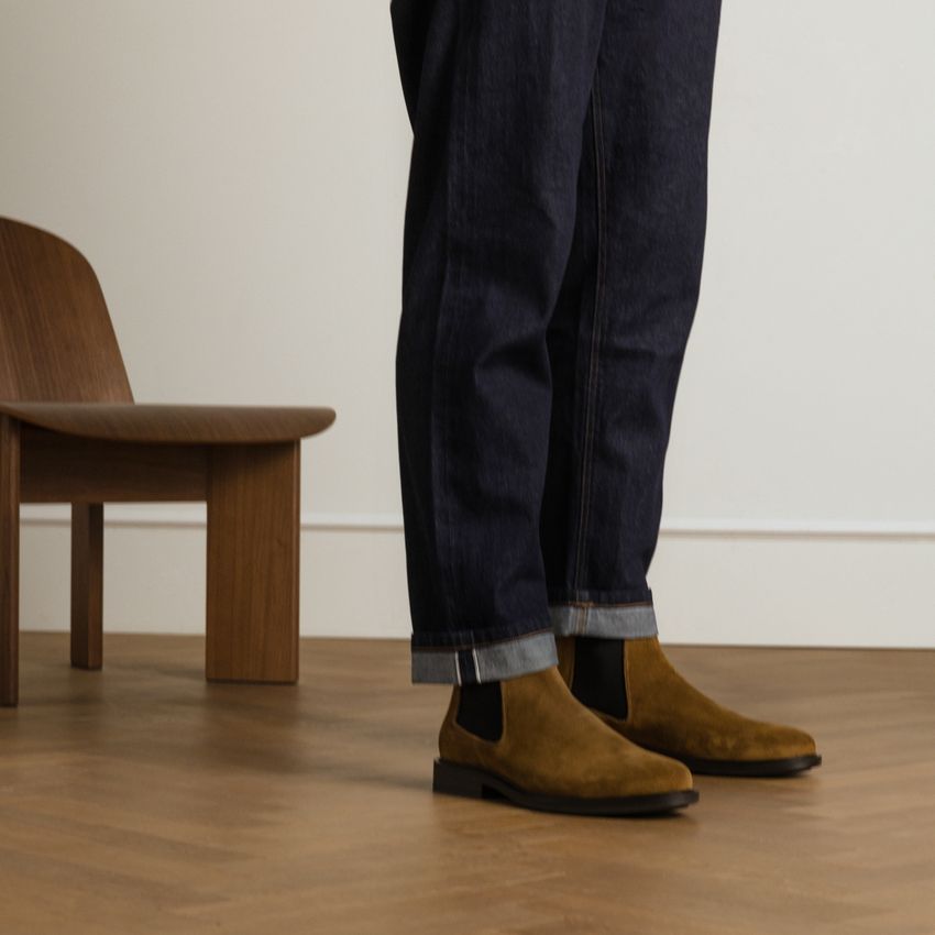 Taupe suède chelsea boots