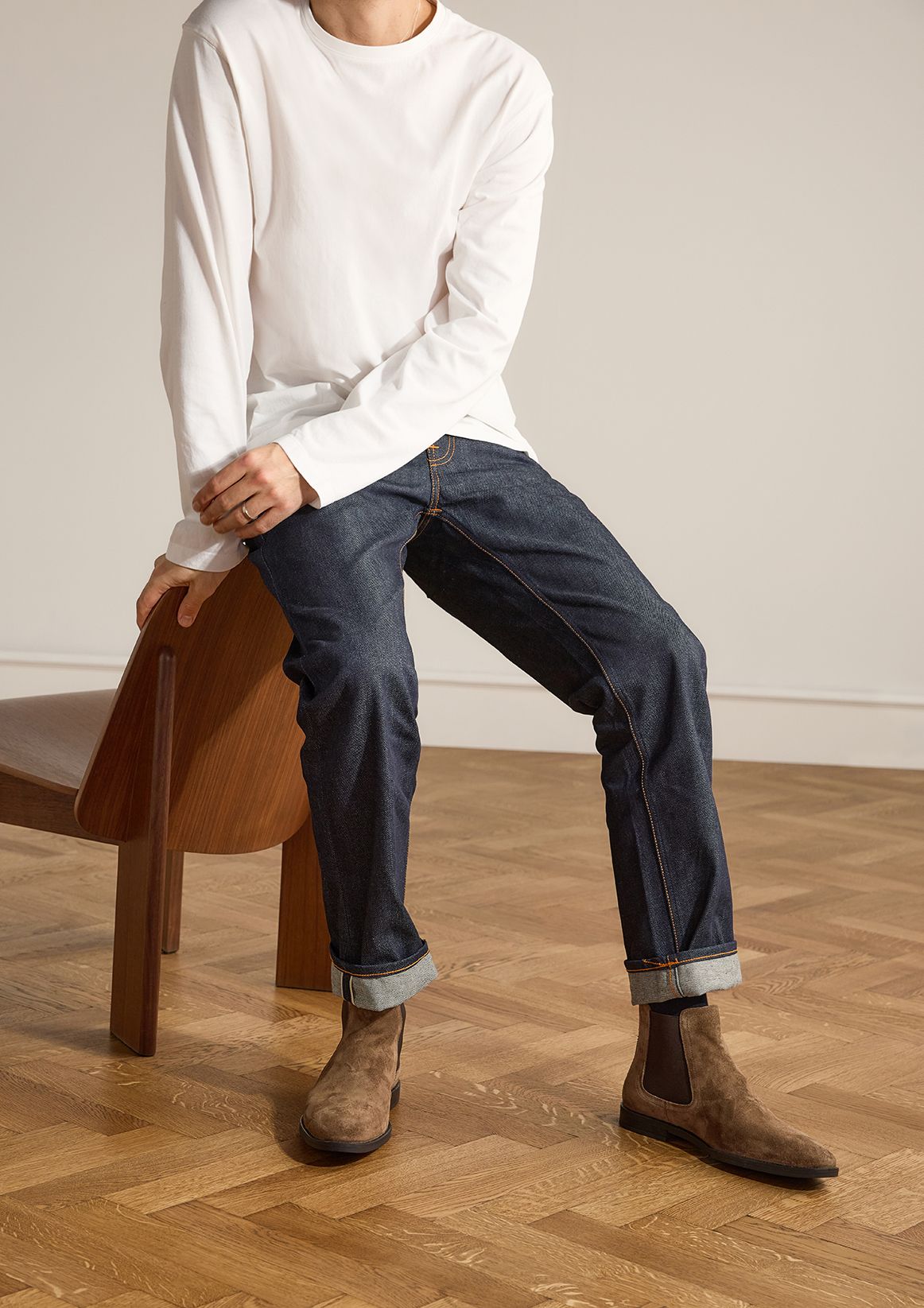 Taupe suède chelsea boots