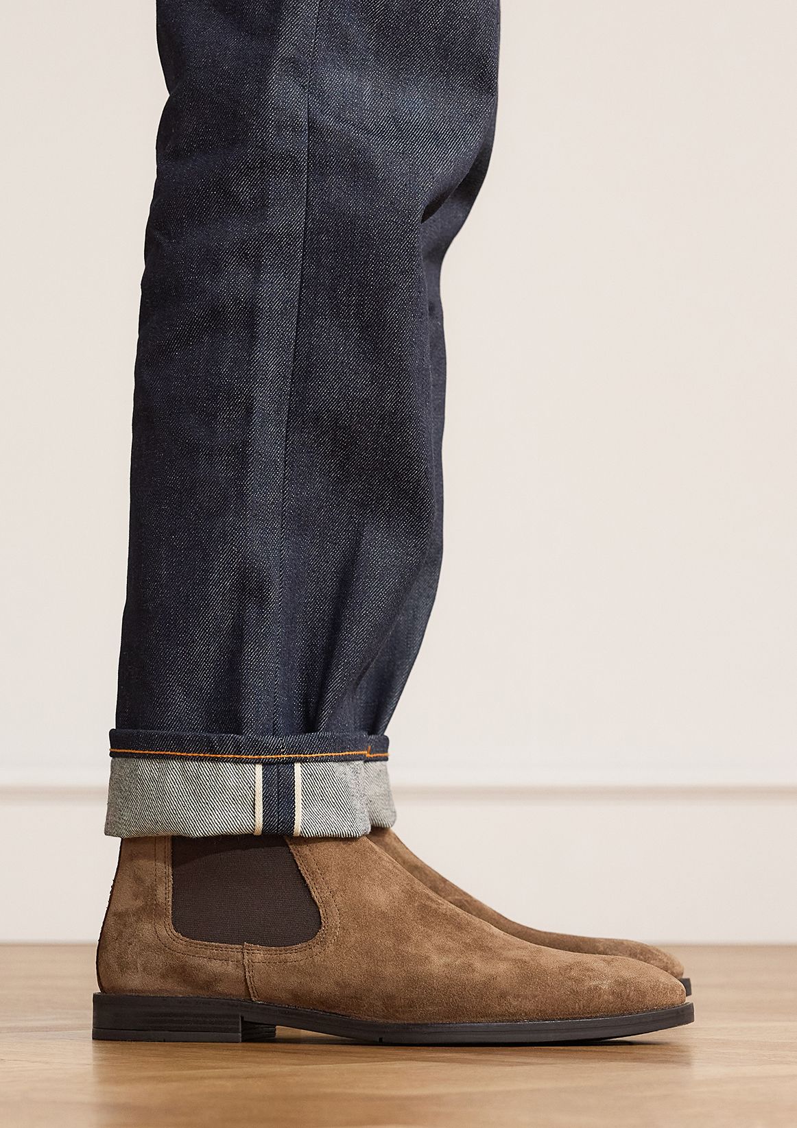 Taupe suède chelsea boots