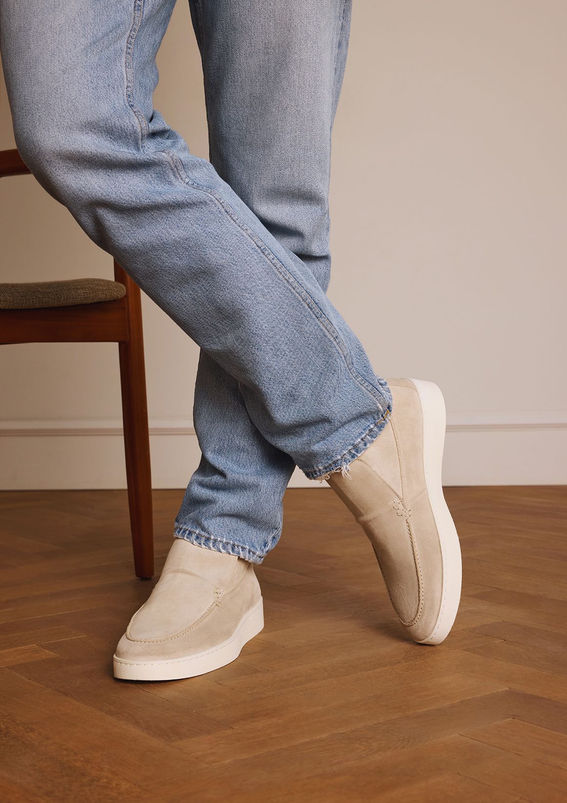 Beige suède boots