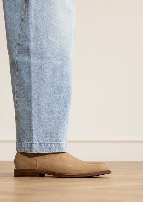 Taupefarbene Chelsea Boots aus Veloursleder