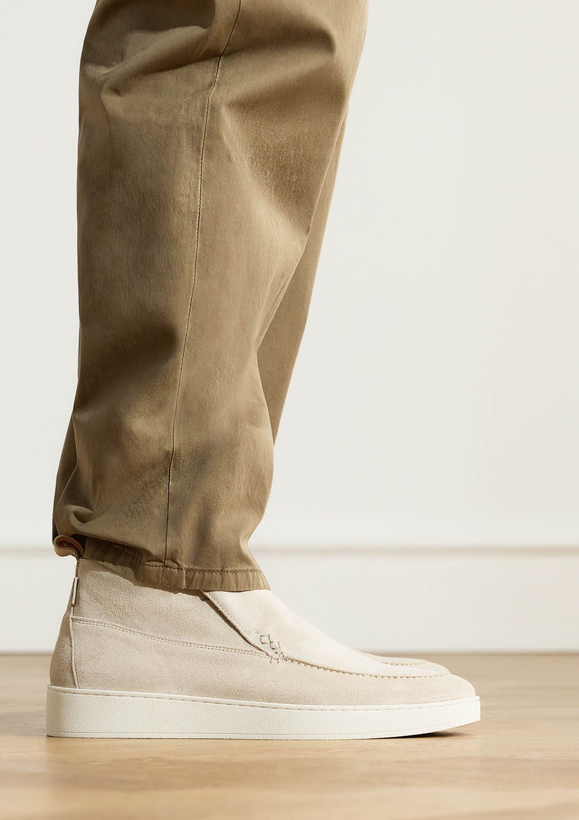 Beige suède boots