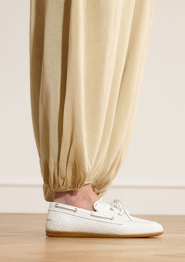 Witte geweven boatloafers