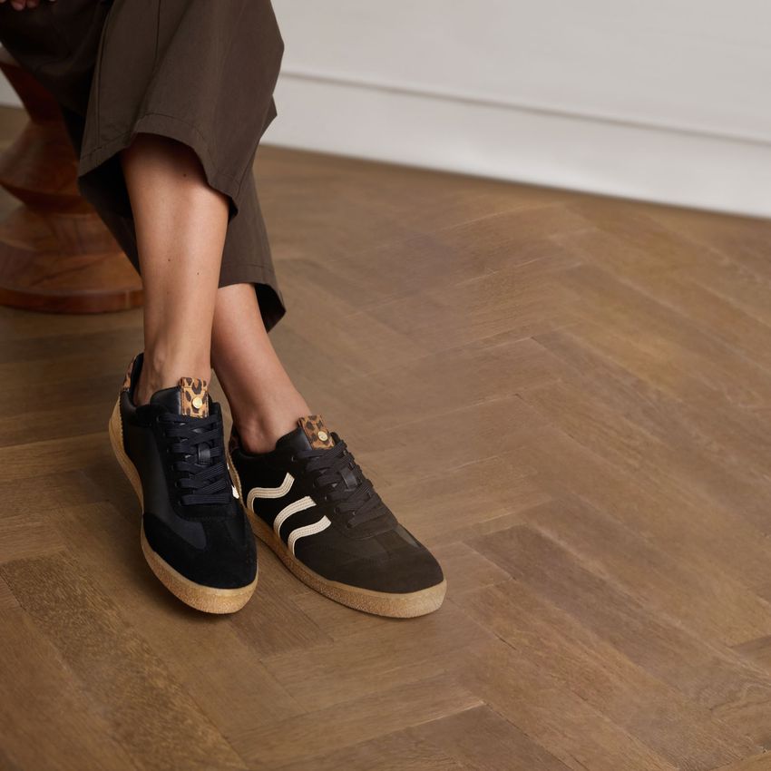 Schwarze Ledersneaker mit Leo-Details