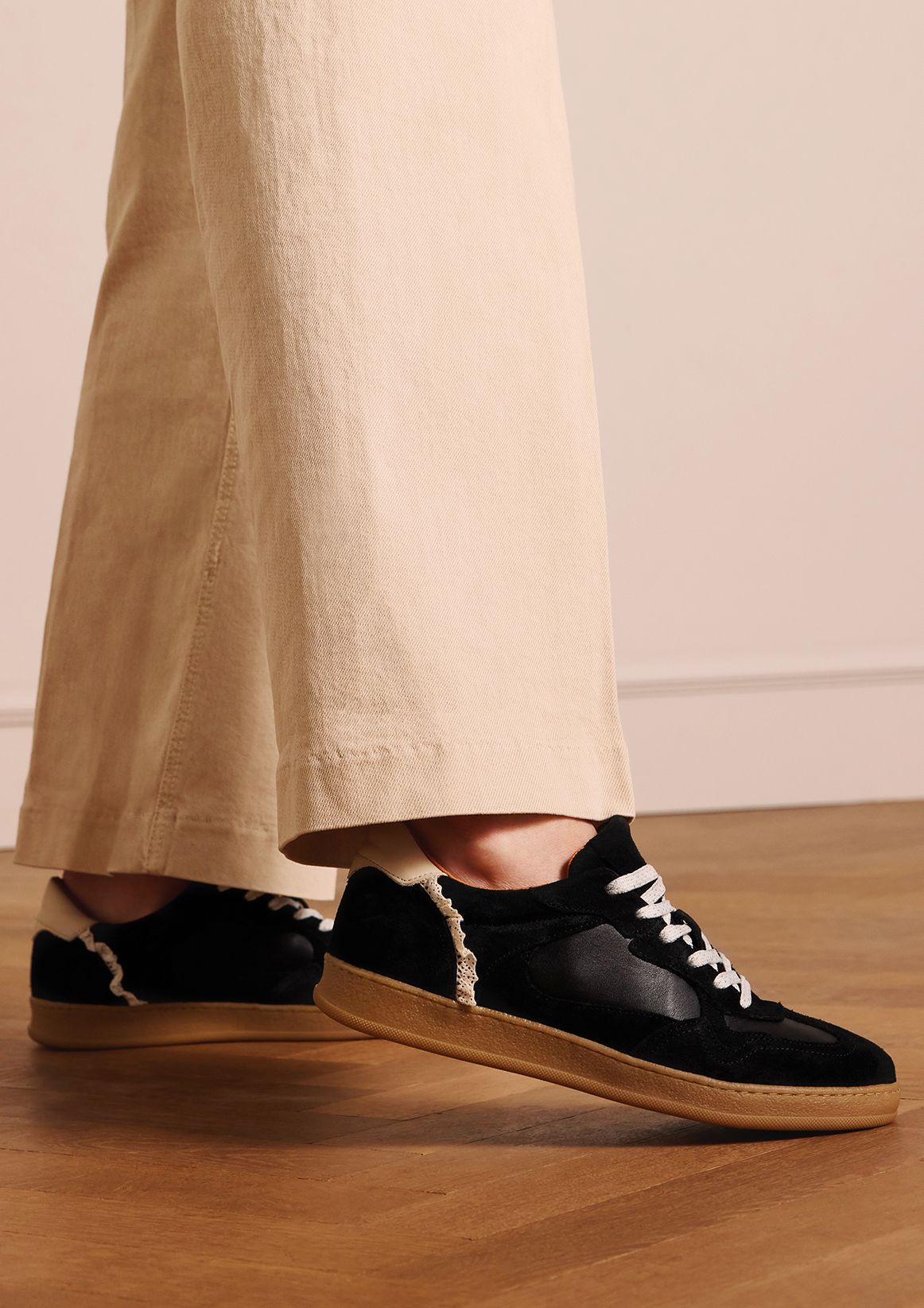Schwarze Veloursleder-Sneaker