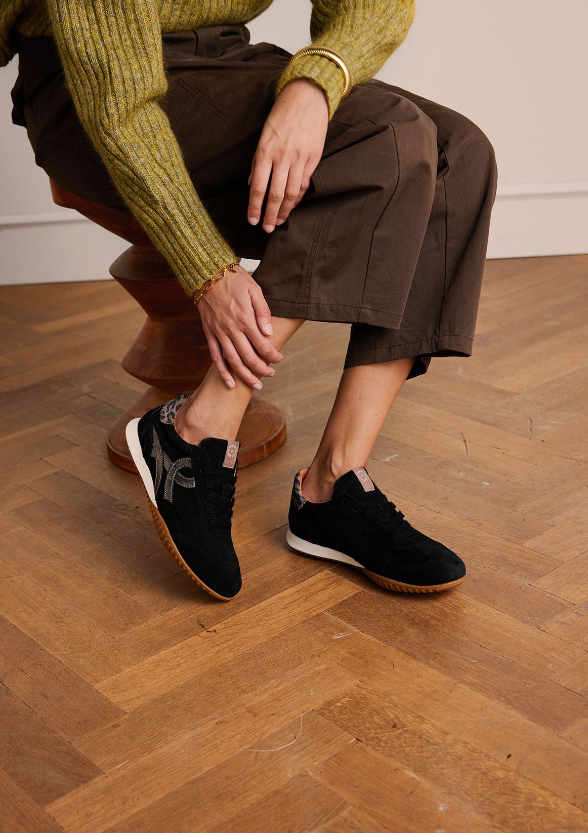 Zwarte suède sneakers met leopard details
