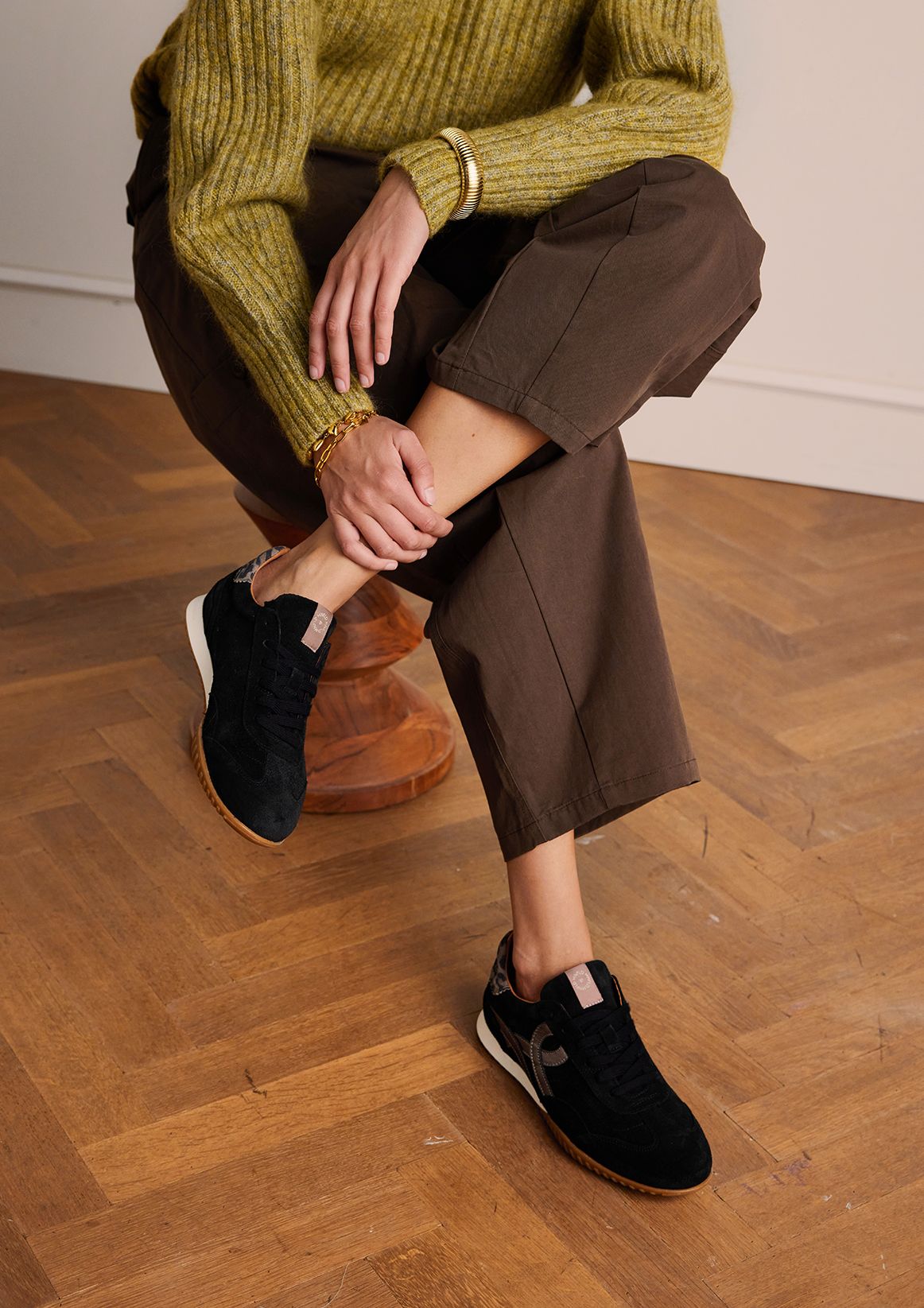 Zwarte suède sneakers met leopard details