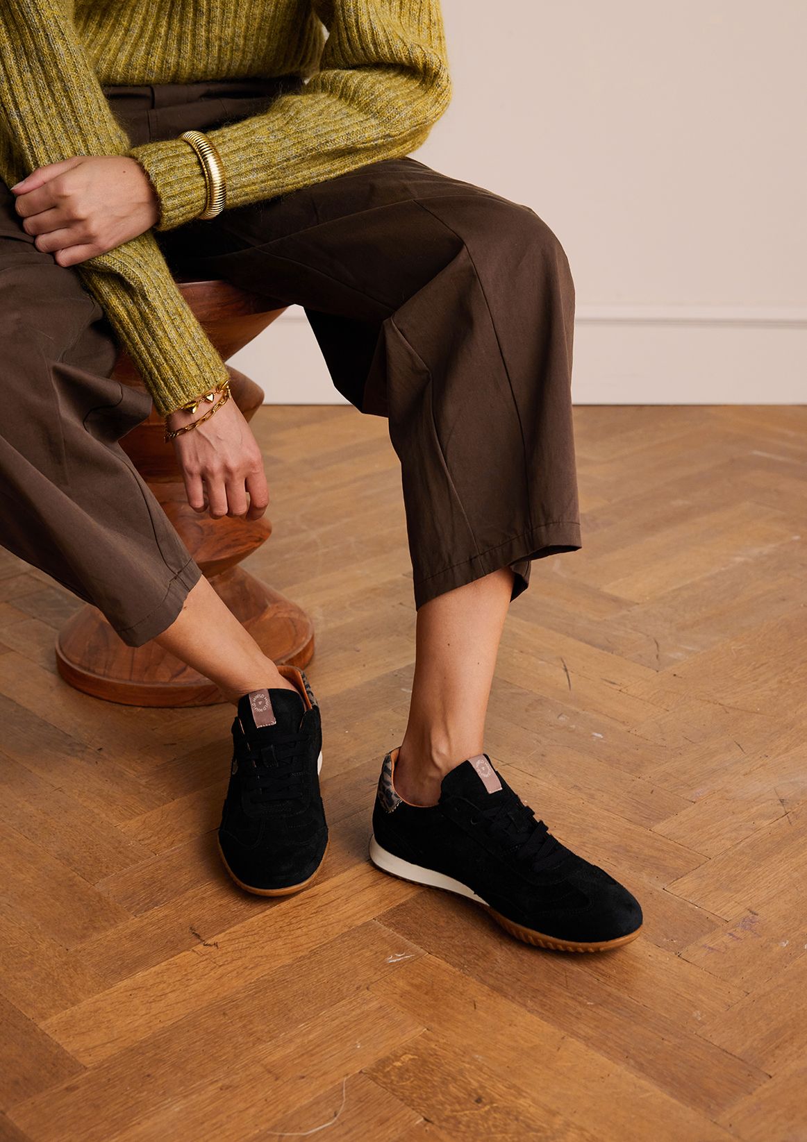Zwarte suède sneakers met leopard details