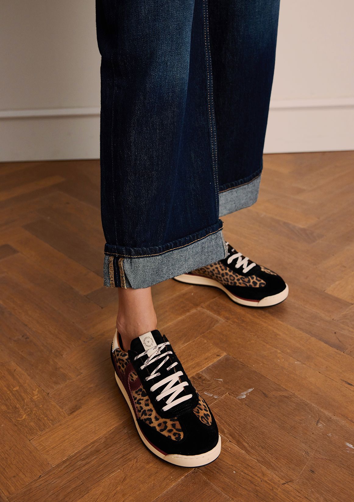 Zwarte suède sneakers met leopard details
