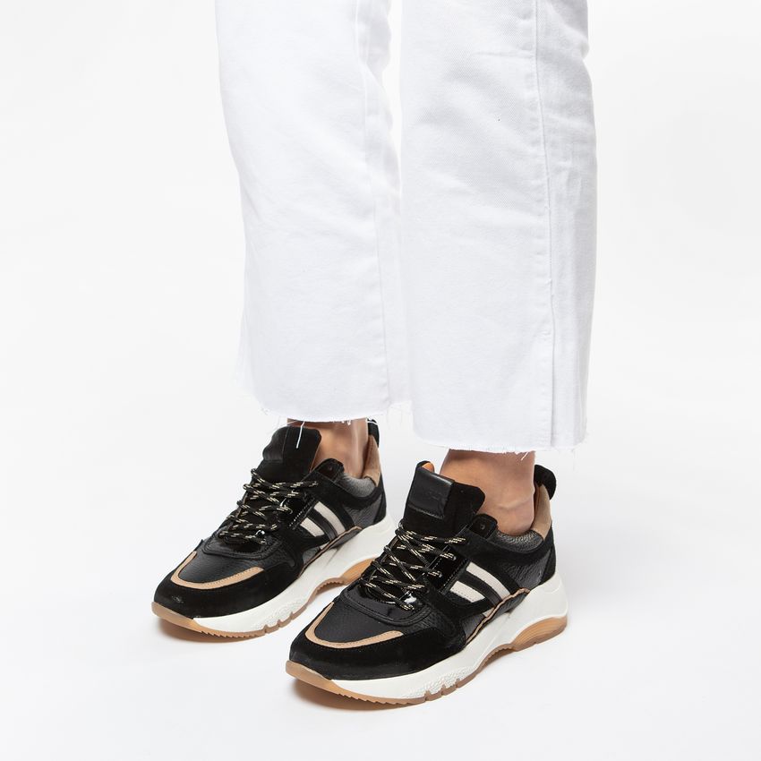 Schwarze Dad-Sneaker mit beigefarbenen Details