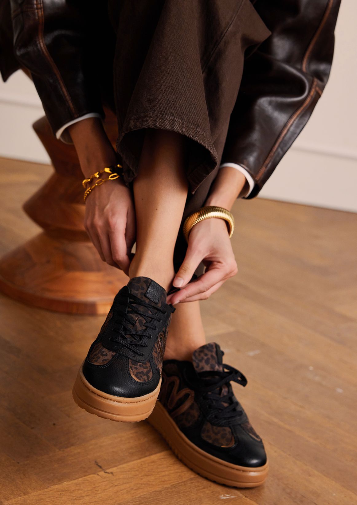 Schwarze Veloursleder-Sneaker