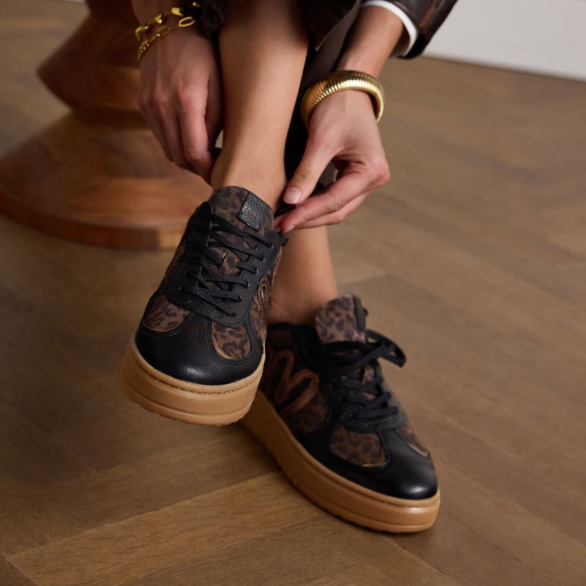 Zwarte suède sneakers