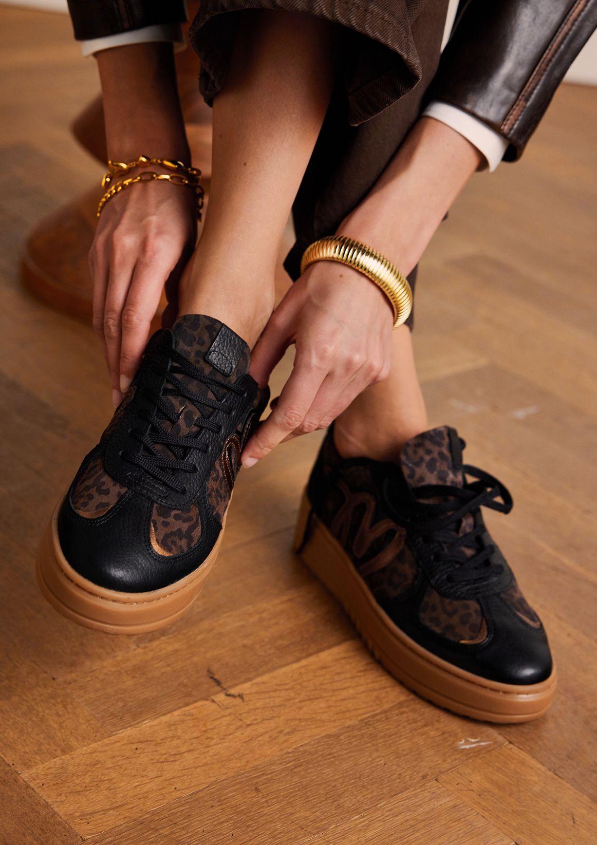 Schwarze Veloursleder-Sneaker