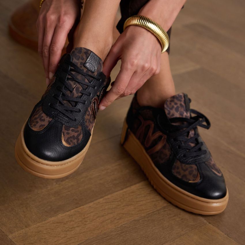 Zwarte suède sneakers