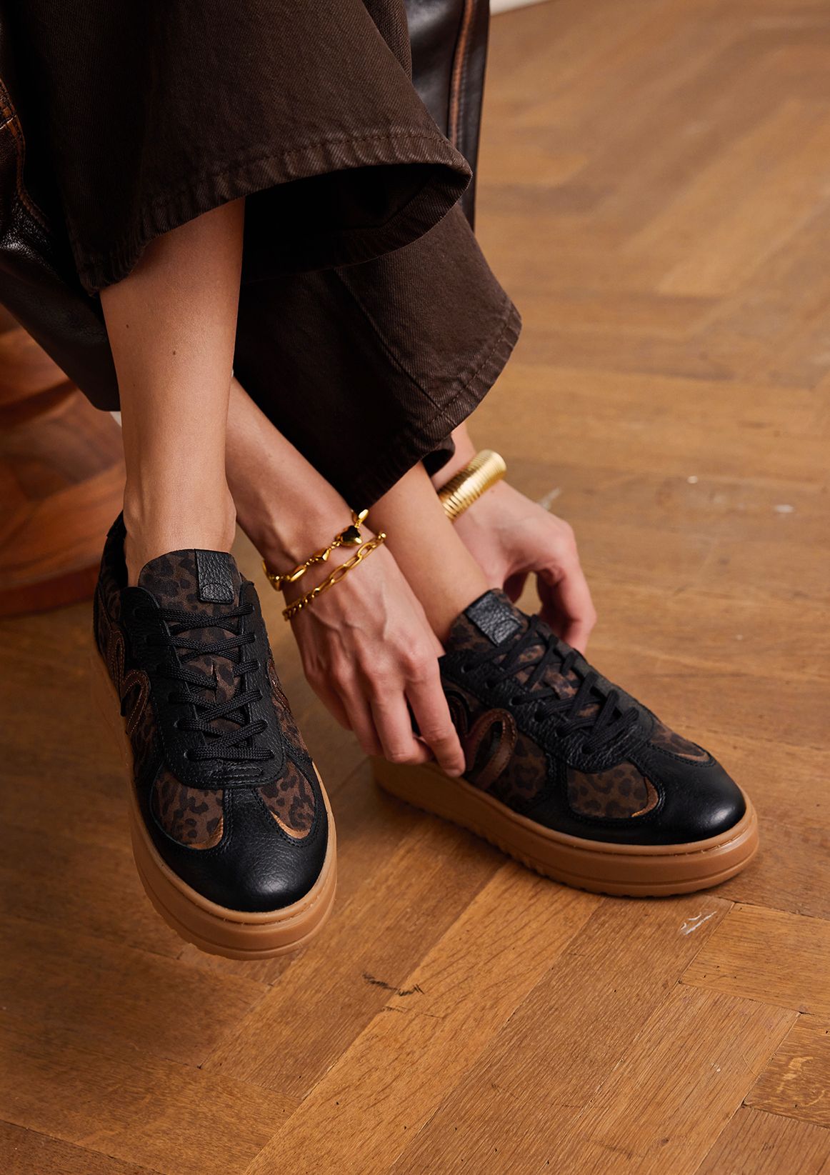 Schwarze Veloursleder-Sneaker