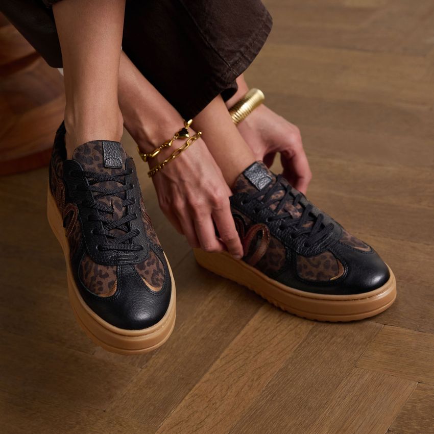 Zwarte suède sneakers