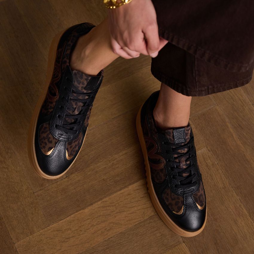Zwarte suède sneakers