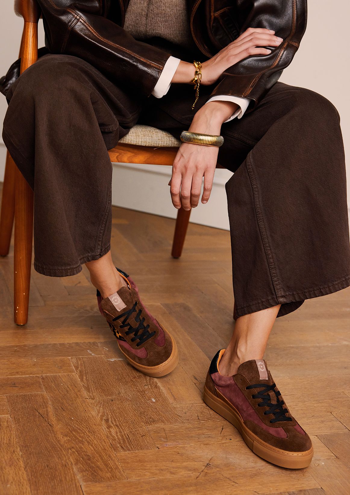 Bruine suède sneakers met leopard details