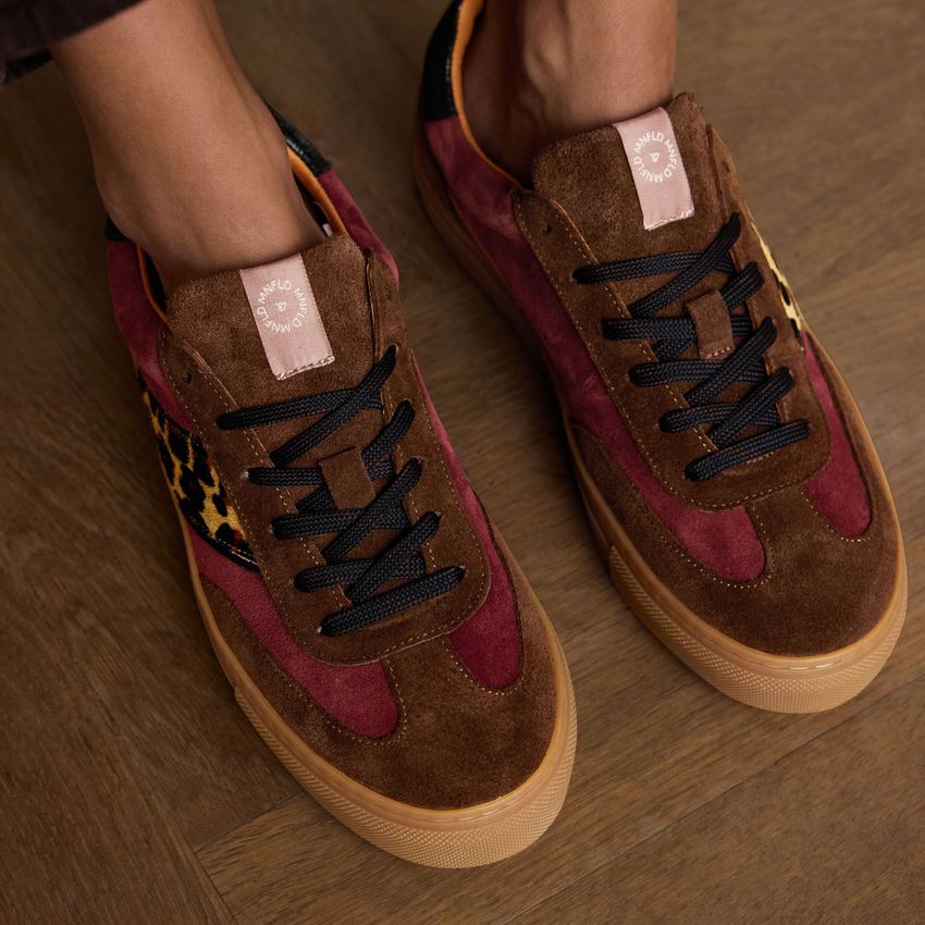 Braune Veloursleder-Sneaker mit Leo-Details