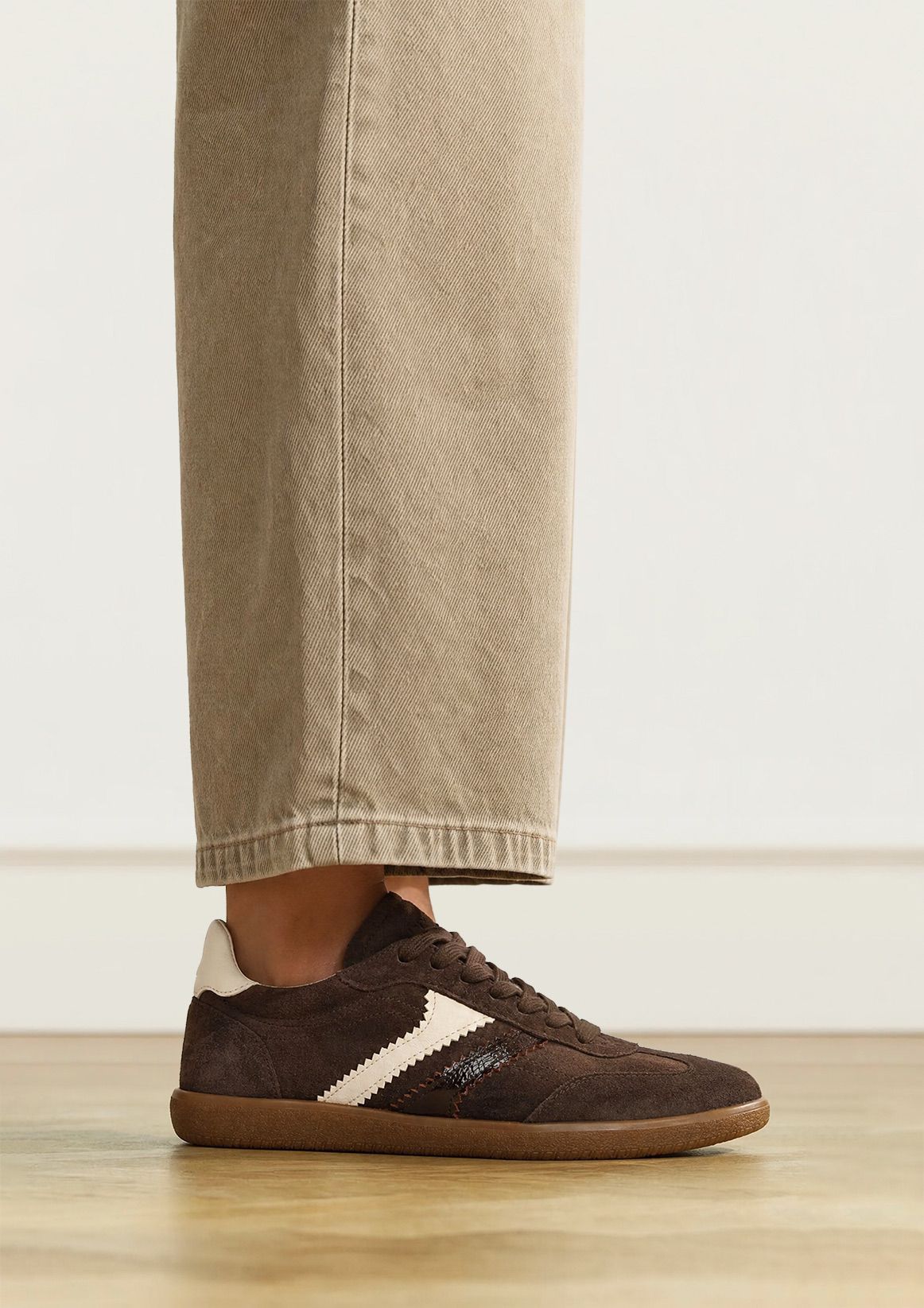 Bordeauxrote Veloursleder-Sneaker