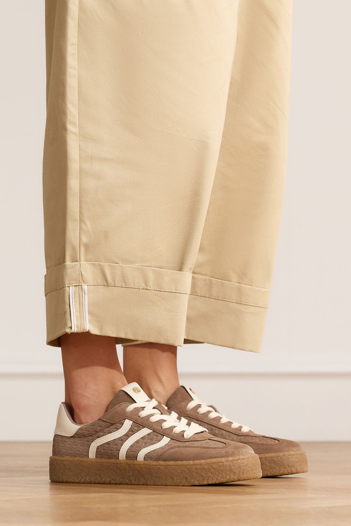 Bruine leren sneakers met suède details