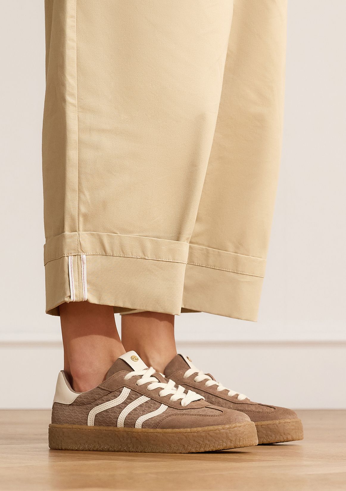 Bruine leren sneakers met suède details
