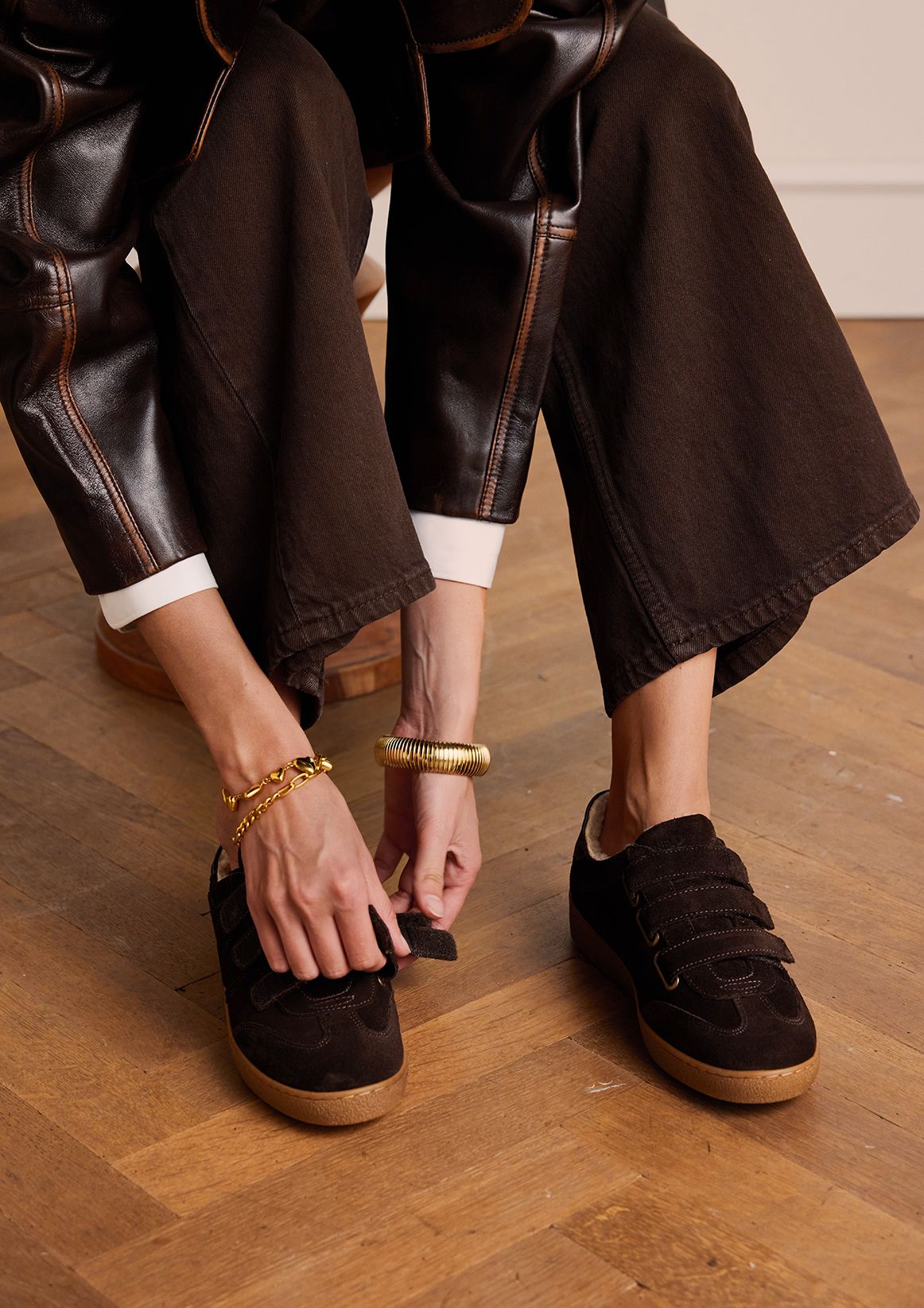 Donkerbruine suède sneakers