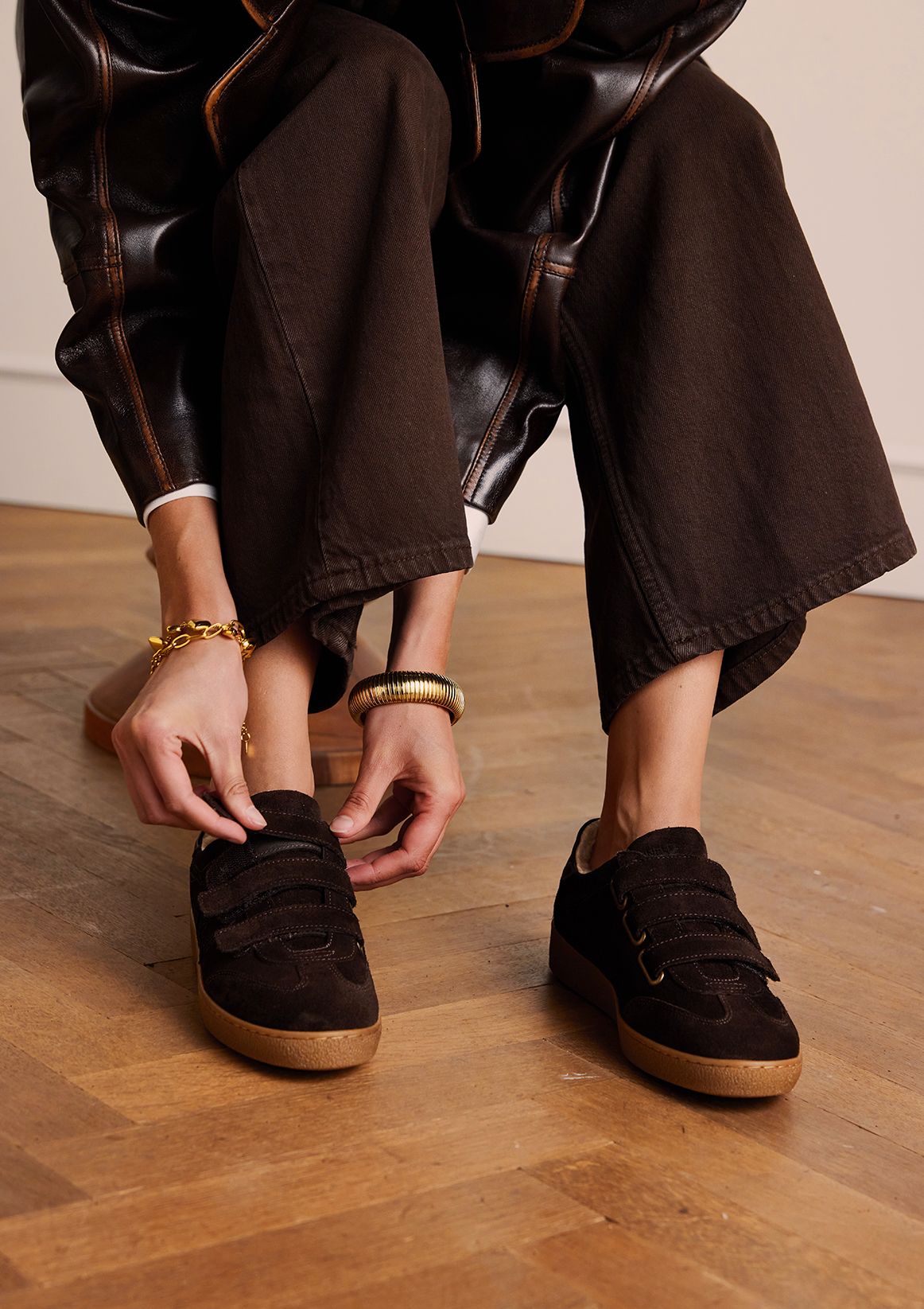 Donkerbruine suède sneakers