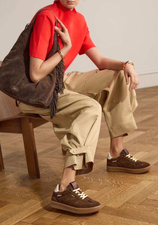 Braune Veloursleder-Sneaker