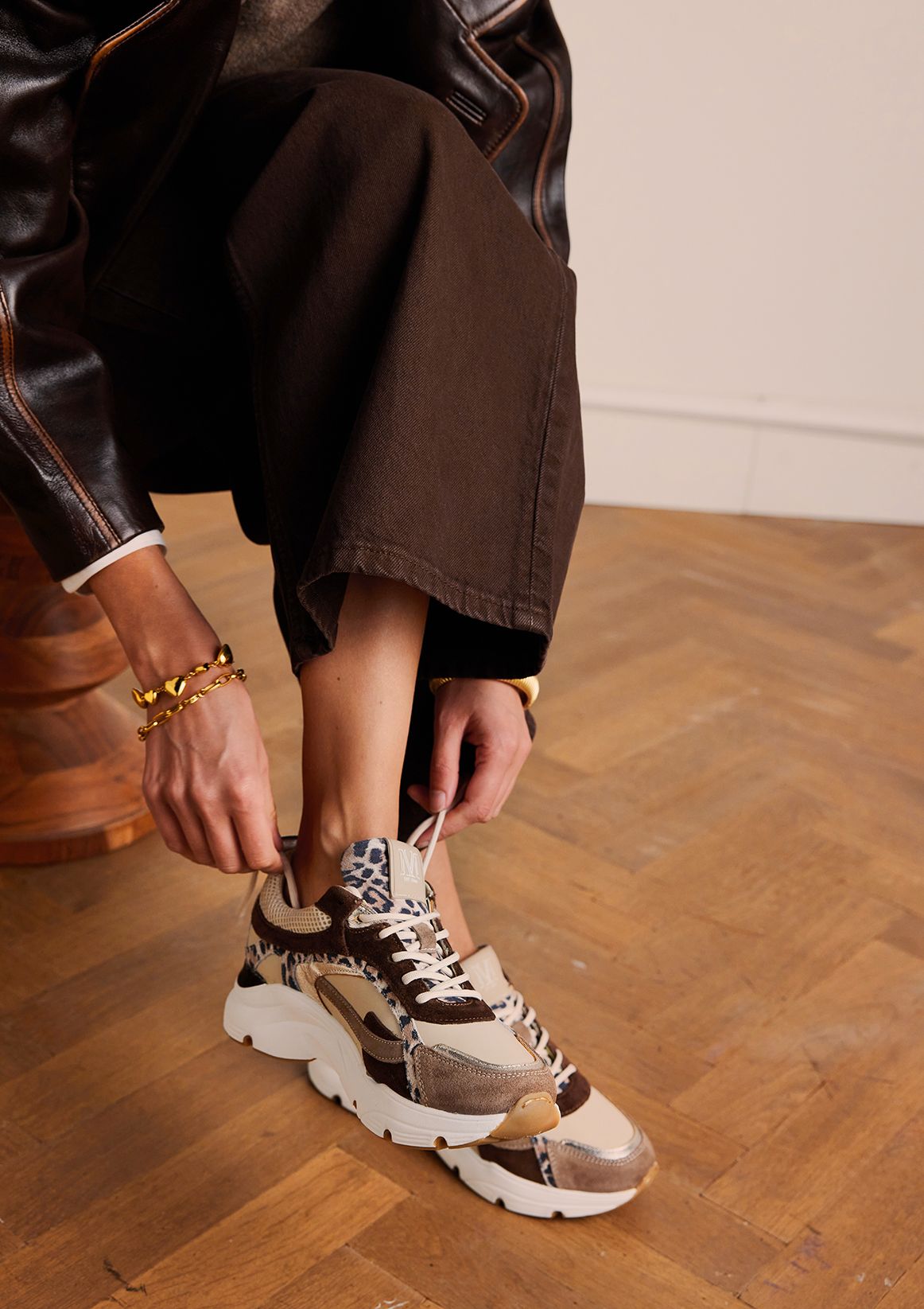 Beigefarbene Veloursleder-Sneaker