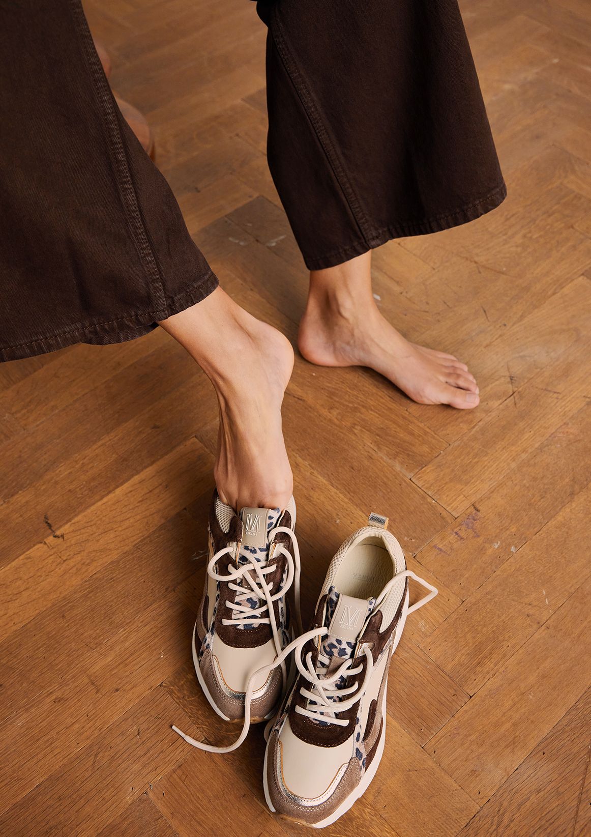 Beigefarbene Veloursleder-Sneaker