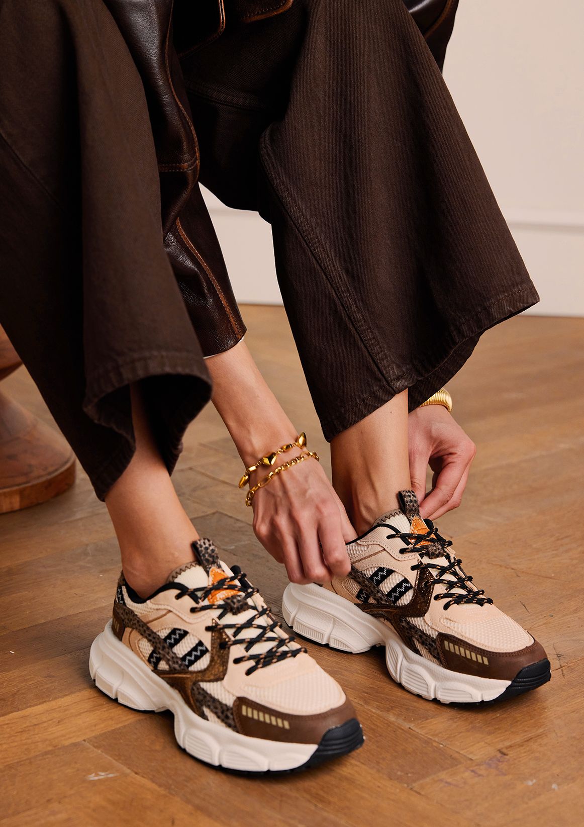 Bruine sneakers met mesh en multi colour details