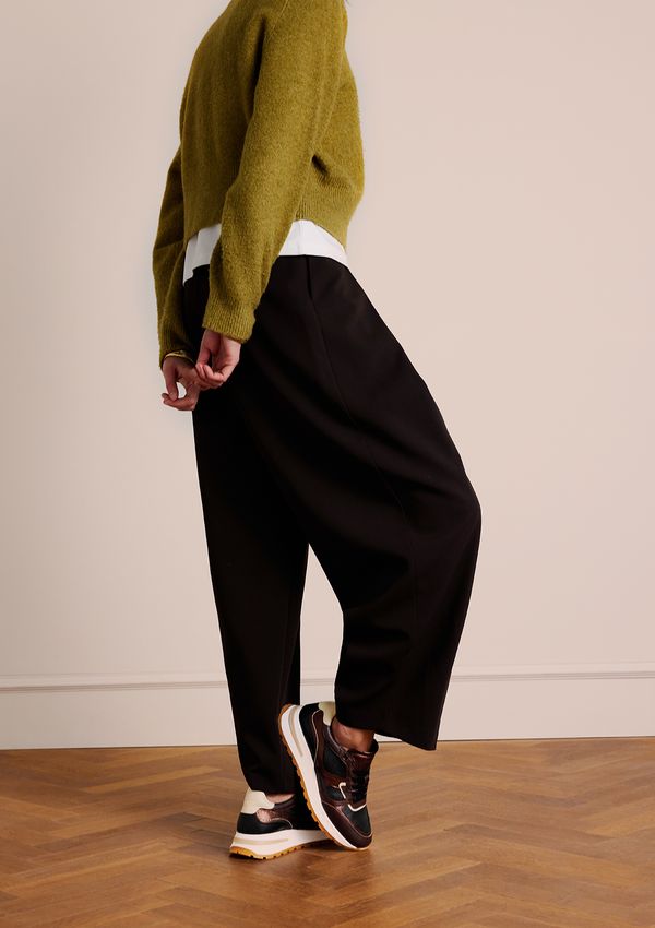 Braune Ledersneaker mit Metallic-Details