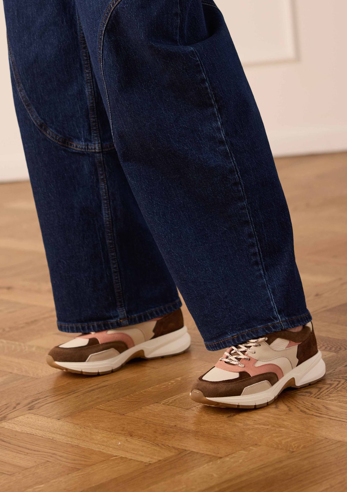 Bruine leren sneakers met multicolor suède details
